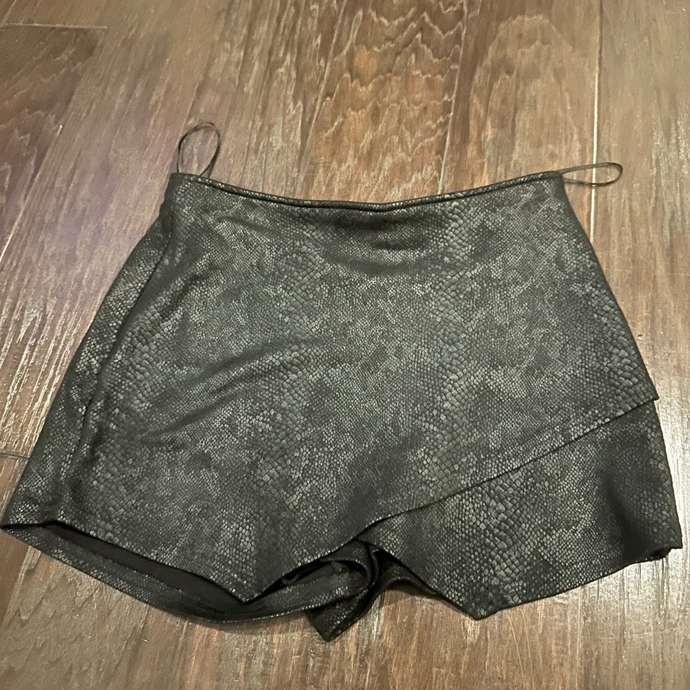 Black snake skin envelope skort